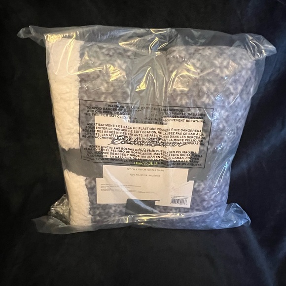 Beautiful warm throw blanket, Eddie Bauer - Picture 2 of 3